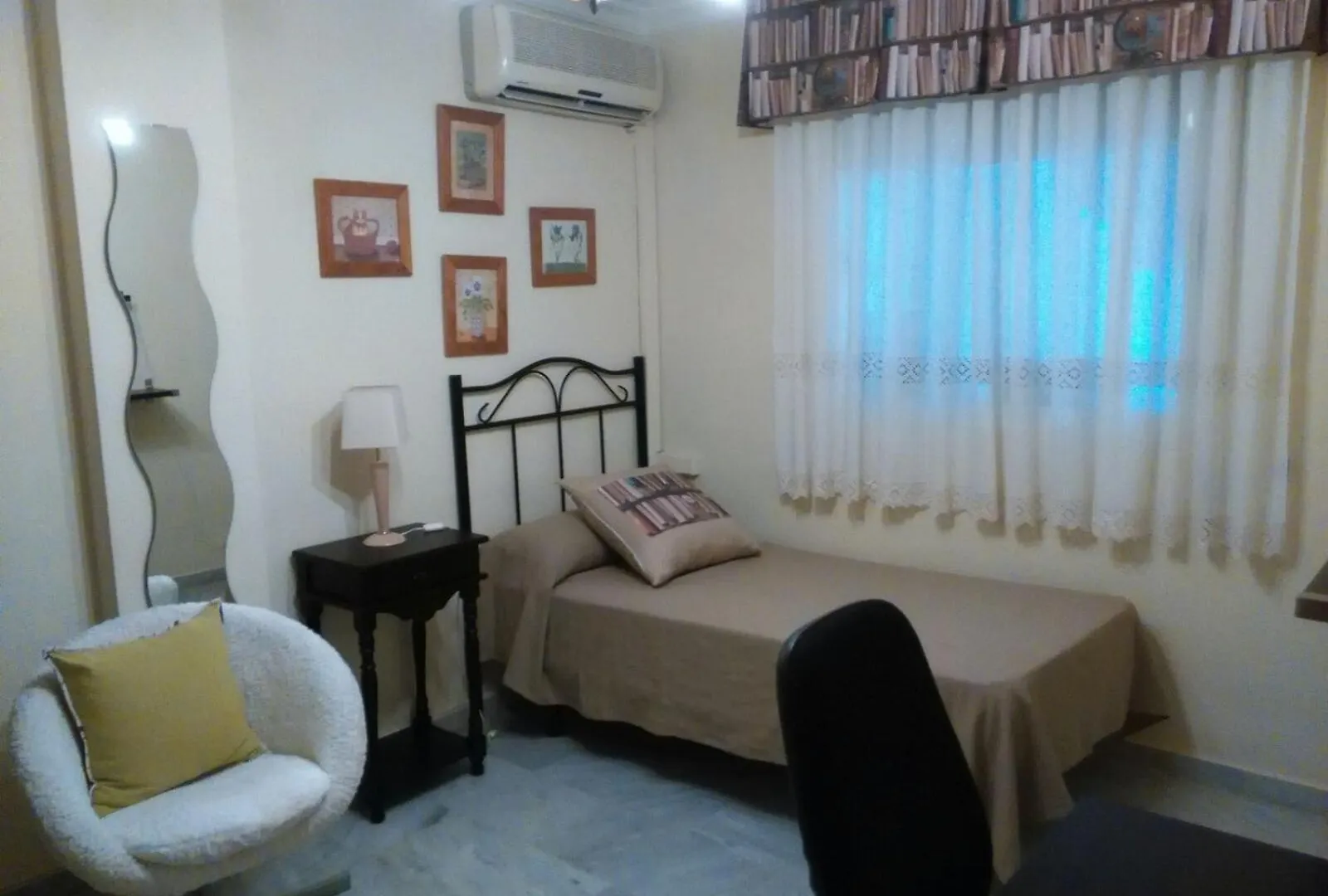 Alojamientos Manu Malaga Homestay